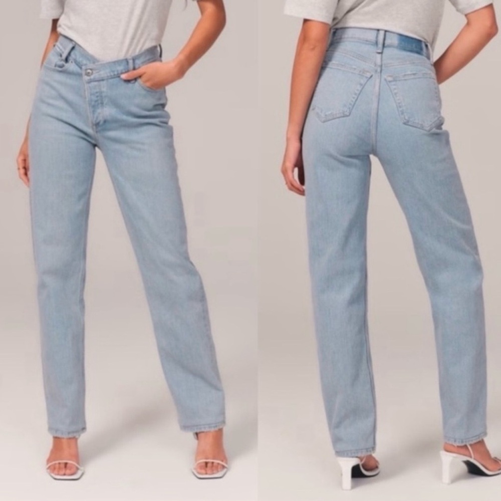 Abercrombie & Fitch Ultra High Rise 90’s Straight Light Wash Jeans - 28/6shortCL